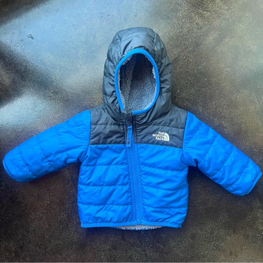 ⚡️SALE⚡️The North Face baby reversible full-zip hooded jacket